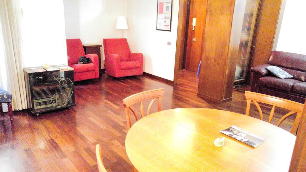 Appartamento Turistico Laura Rom Exterior foto