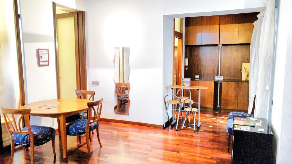 Appartamento Turistico Laura Rom Exterior foto