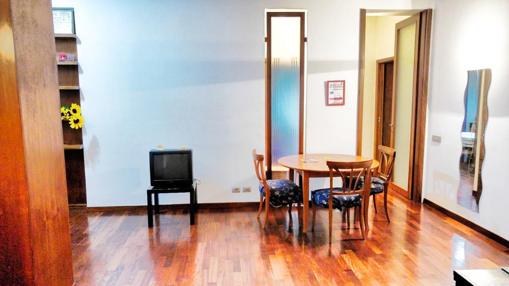 Appartamento Turistico Laura Rom Exterior foto